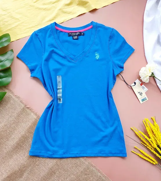 Camiseta U.S Polo para dama color azul franja interior rosada
