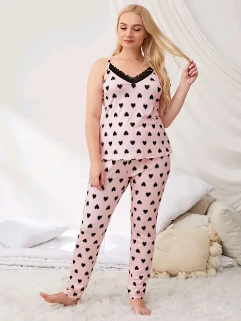 Pijama para dama color rosado con estampado de corazones