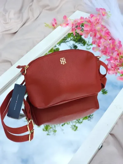 Bolso Tommy Hilfiger para dama color rojo