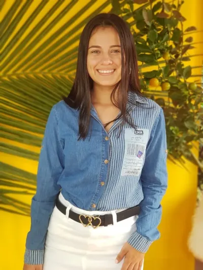 Blusa marca Muy Muy para dama color mezclilla