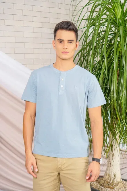 Camiseta American Eagle para caballero color celeste