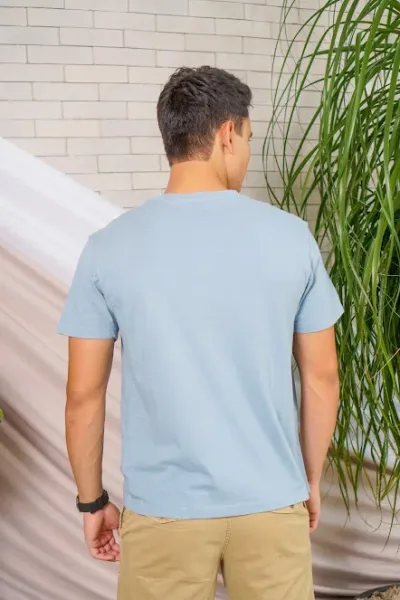 Camiseta American Eagle para caballero color celeste