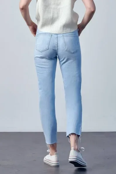 Mom Jeans para dama color celeste M-7020