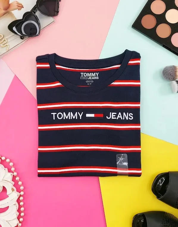 Camiseta Tommy Hilfiger para dama diseño a rayas color azul, rojo y blanco