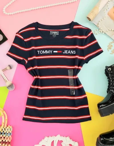 Camiseta Tommy Hilfiger para dama diseño a rayas color azul, rojo y blanco