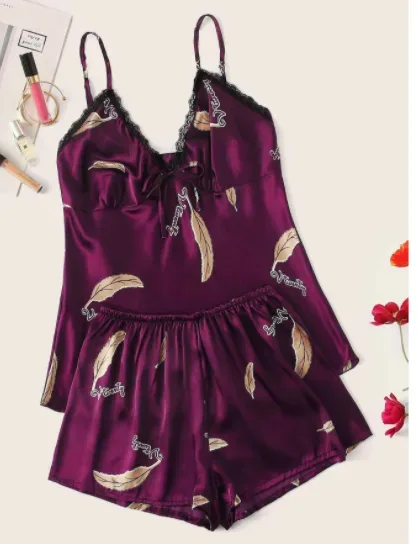 Pijama para dama color morado con estampado de hojas