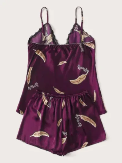Pijama para dama color morado con estampado de hojas