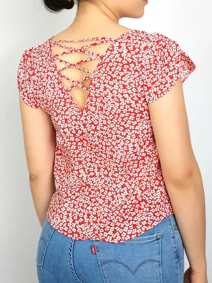 Blusa para dama color rojo floreada
