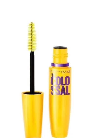 Máscara de pestañas Hydrofuge de MAYBELLINE Cafe Glamour