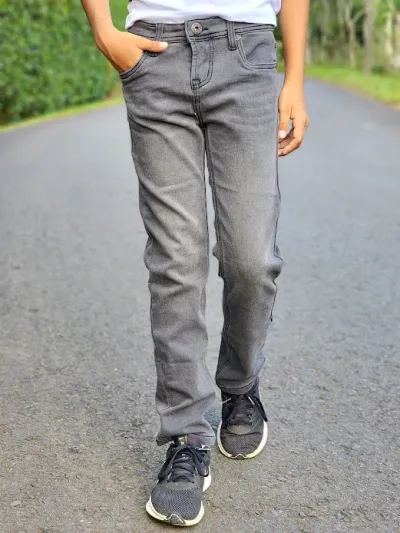 Jeans para muchacho color gris