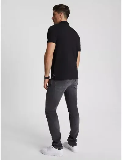 Camiseta Tommy Hilfiger Regular Fit  para caballero color negro