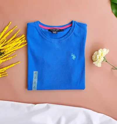 Camiseta U.S Polo para dama franja fucsia en la parte interior