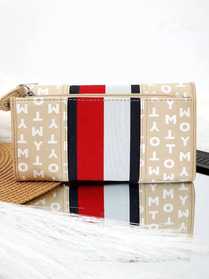 Cartera Tommy Hilfiger para dama color beige