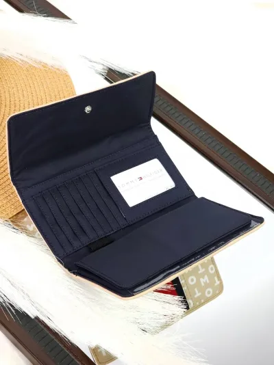 Cartera Tommy Hilfiger para dama color beige