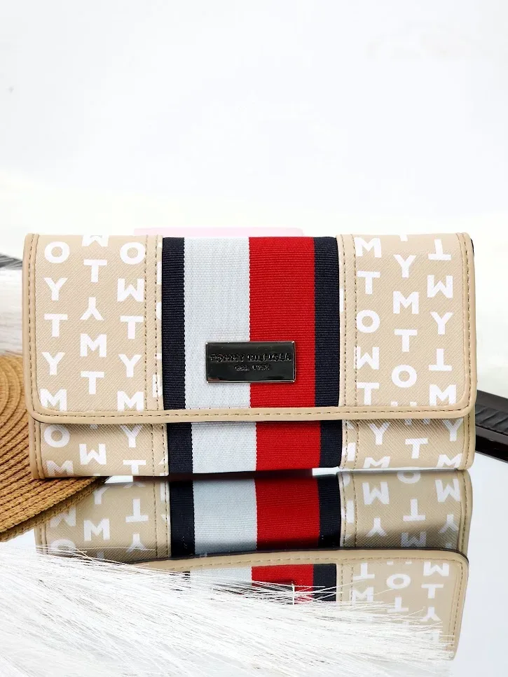 Cartera Tommy Hilfiger para dama color beige
