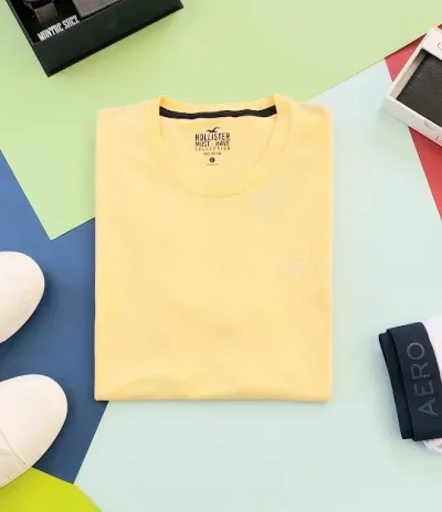 Camiseta Hollister para caballero color amarillo