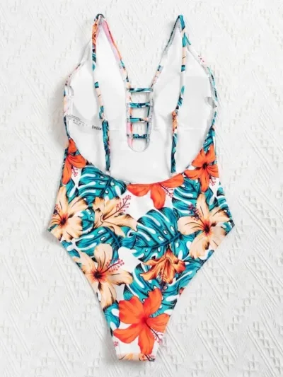 Vestido de baño para dama con estampado floral.