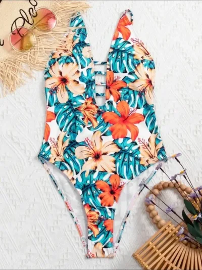 Vestido de baño para dama con estampado floral.