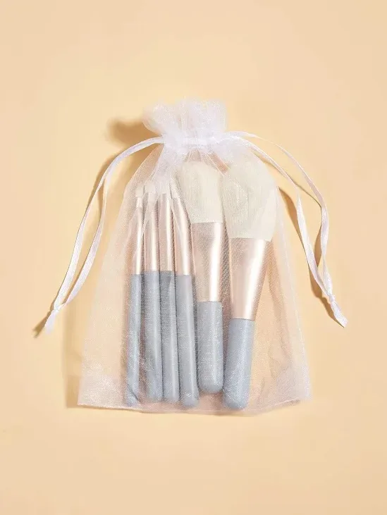 Set de brochas para maquillar color gris