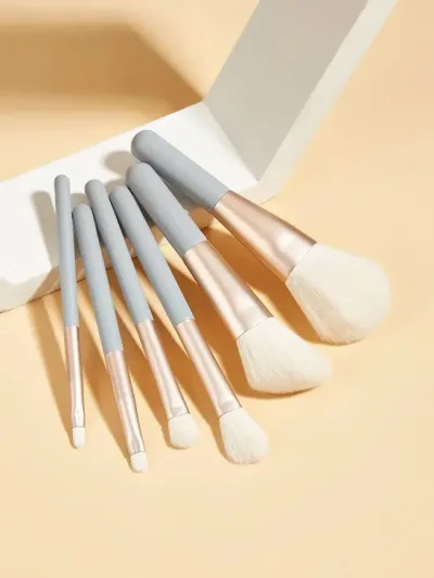 Set de brochas para maquillar color gris