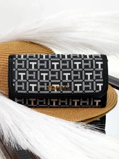 Cartera Tommy Hilfiger para dama color negro.