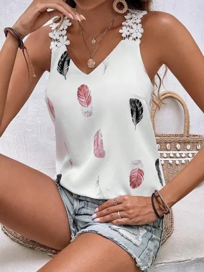 Blusa color blanco con diseño de plumas