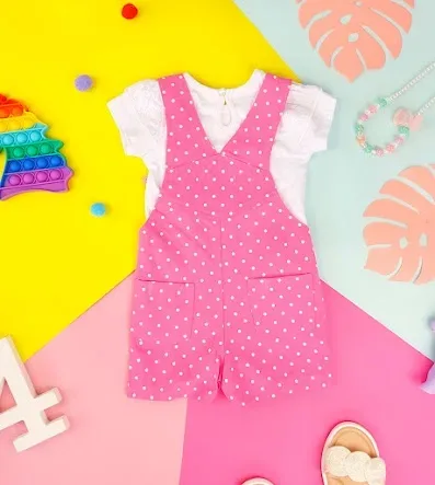 Overol para niña , con estampado de lunares
