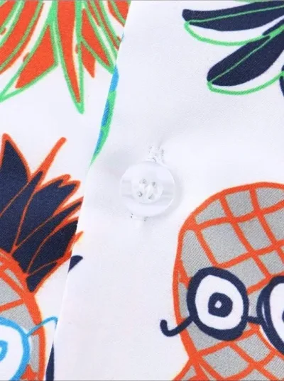 Camisa para caballero con estampado de piñas.