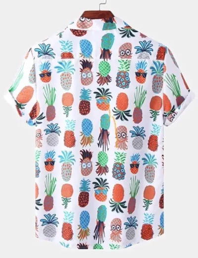 Camisa para caballero con estampado de piñas.