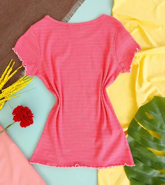 Camiseta U.S Polo para dama color rosa con rayas doradas