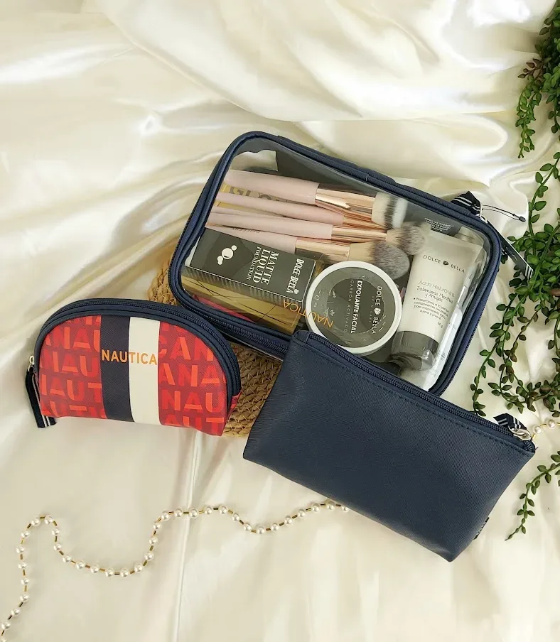 Cosmetiqueras o estuches de viaje color azul y rojo 3 unidades