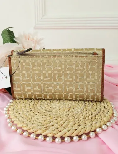 Cartera Tommy Hilfiger para dama color beige y camel