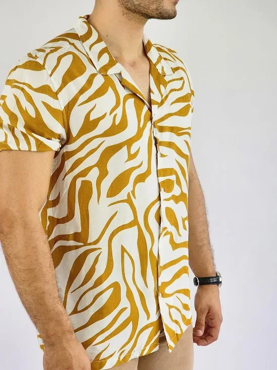 Camisa Touch and Go color mostaza con diseño de rayas