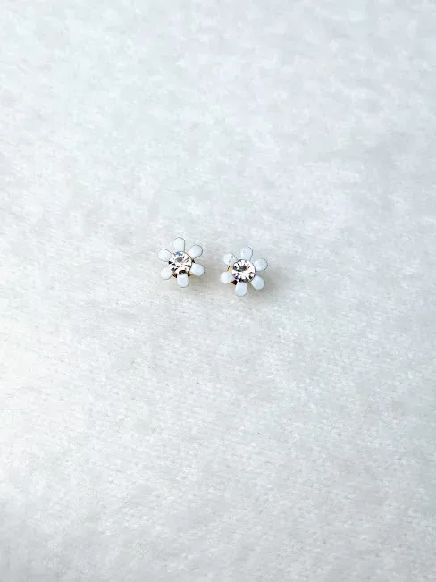 Par de aretes para dama diseño de flor blanca