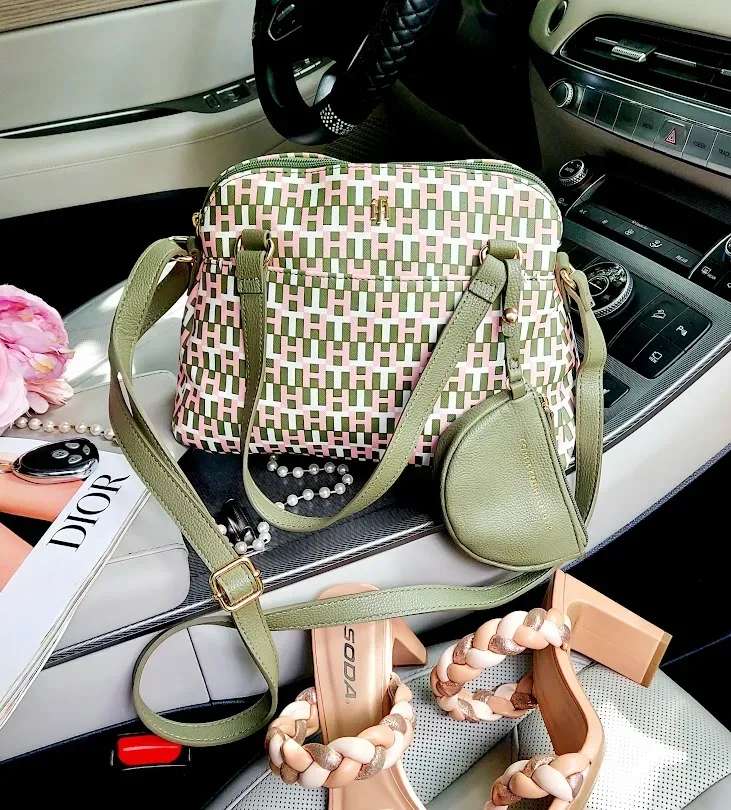 Bolso Tommy Hilfiger para dama color rosa, blanco y verde