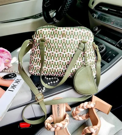 Bolso Tommy Hilfiger para dama color rosa, blanco y verde