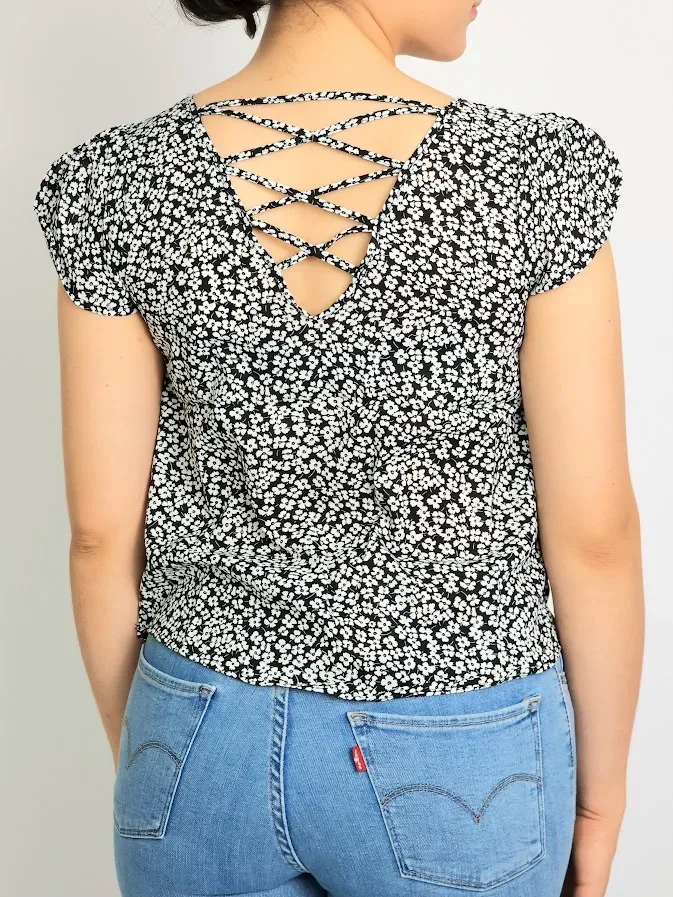 Blusa para dama color negro floreada