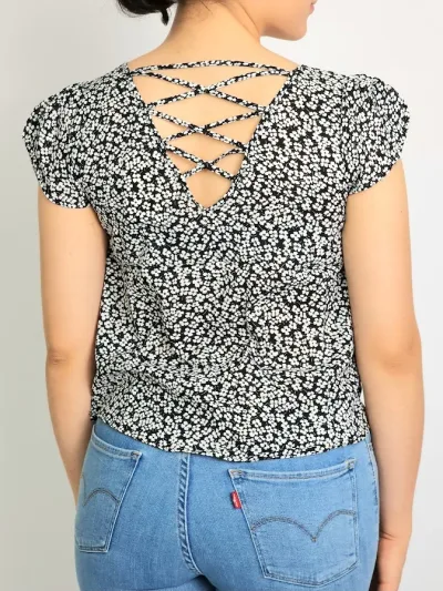 Blusa para dama color negro floreada
