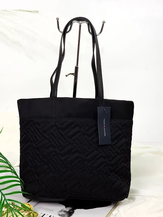 Bolso Tommy Hilfiger para dama color negro