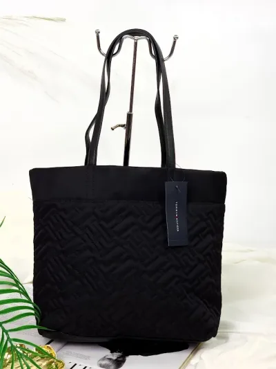 Bolso Tommy Hilfiger para dama color negro
