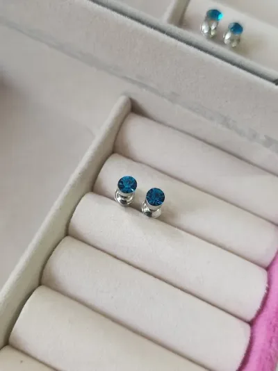 Par de aretes para dama diseño de perla color azul