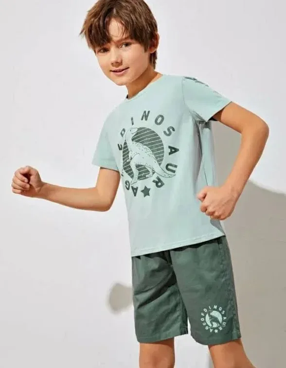 Conjunto para niño con diseño de dinosaurio color verde