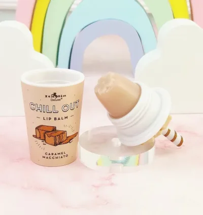 Balsamo labial Caramel Macchiato para dama color beige