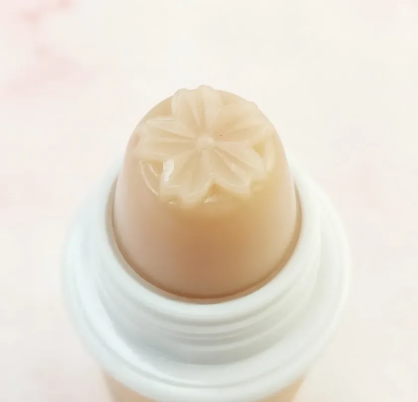 Balsamo labial Caramel Macchiato para dama color beige