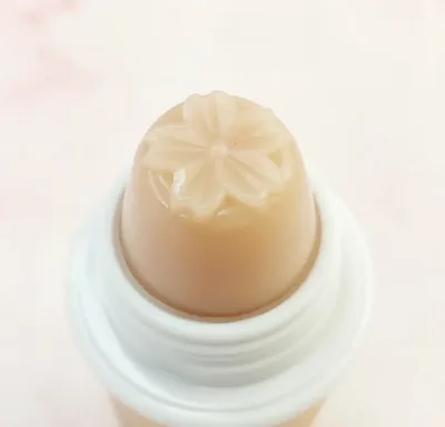 Balsamo labial Caramel Macchiato para dama color beige
