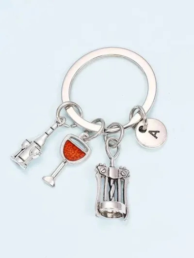 Llavero con diseño de accesorios de vino