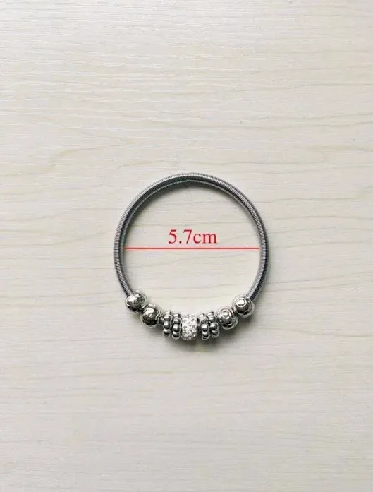 Pulsera de fantasía para dama color plateado con accesorios