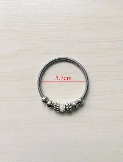 Pulsera de fantasía para dama color plateado con accesorios