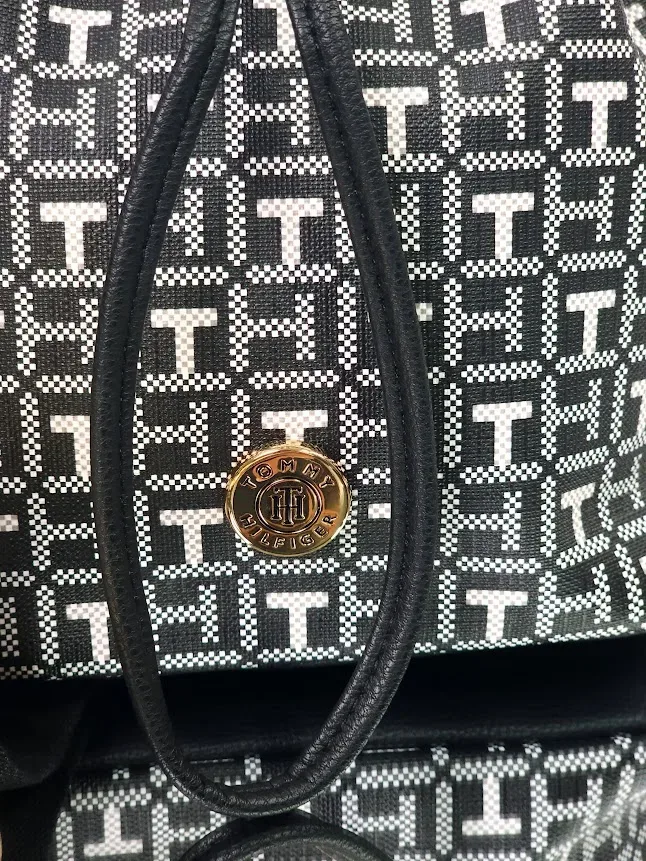 Bolso Tommy Hilfiger para dama color negro