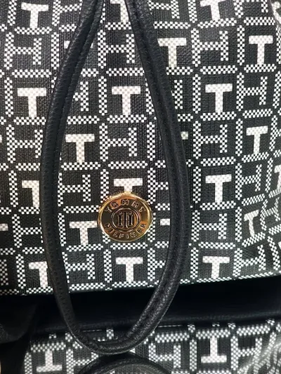 Bolso Tommy Hilfiger para dama color negro
